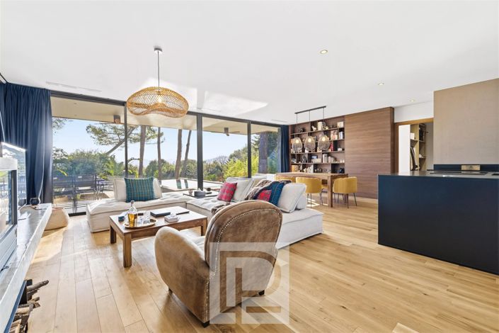 Image No.4-2 Bed House for sale