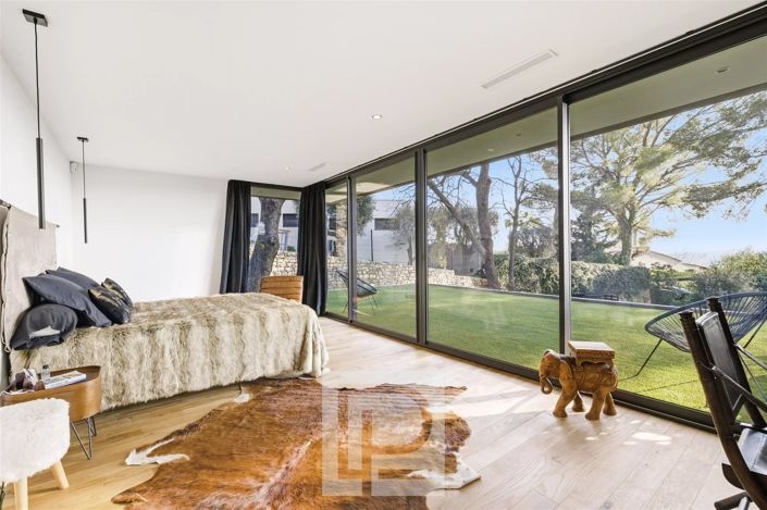 Image No.5-2 Bed House for sale