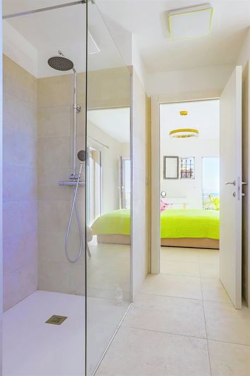 Image No.20-7 Bed House for sale