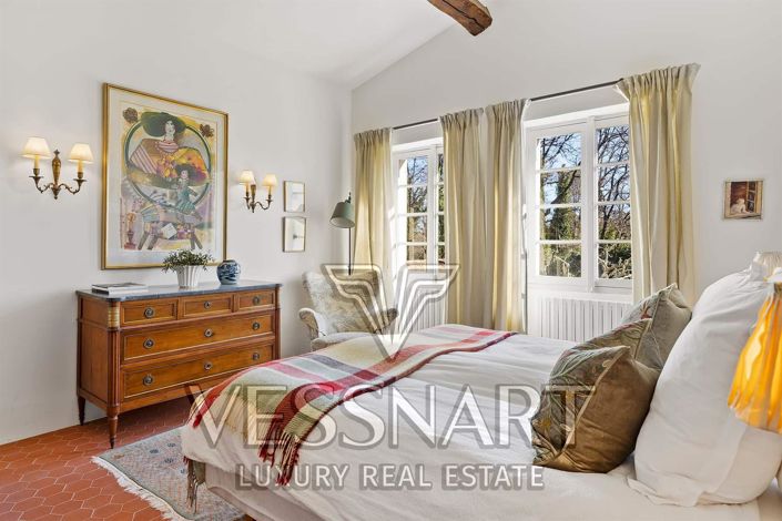 Image No.8-12 Bed House for sale