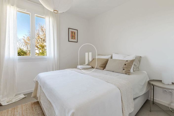 Image No.5-2 Bed House for sale