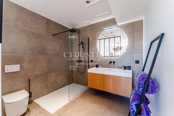 Image No.10-6 Bed House for sale
