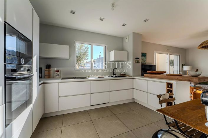 Image No.4-6 Bed House for sale
