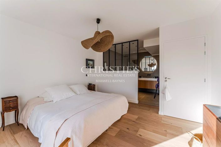 Image No.6-6 Bed House for sale