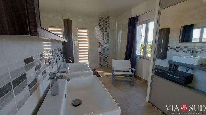 Image No.11-5 Bed Property for sale