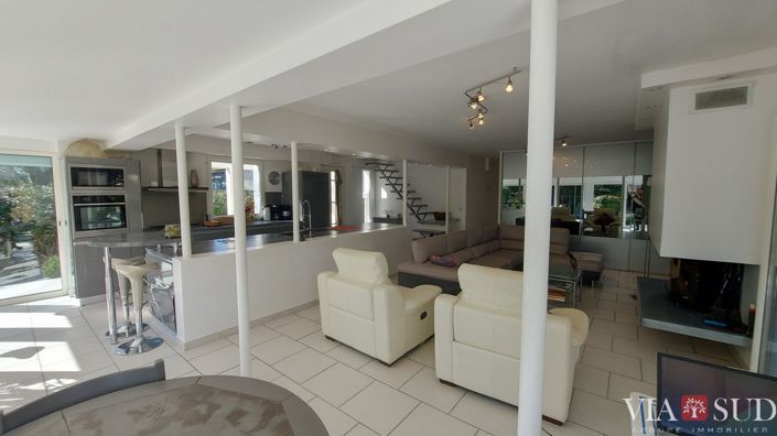 Image No.7-5 Bed Property for sale