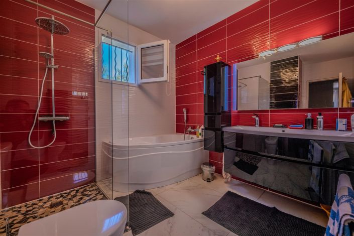 Image No.14-4 Bed House for sale