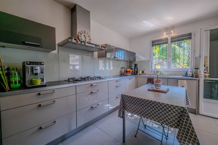 Image No.5-4 Bed House for sale