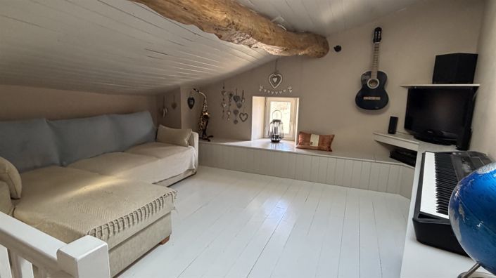 Image No.10-3 Bed House for sale