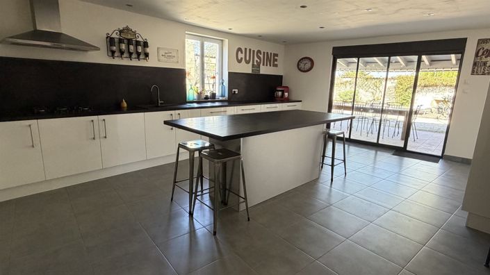 Image No.6-3 Bed House for sale
