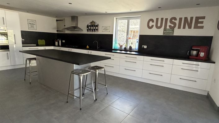 Image No.7-3 Bed House for sale