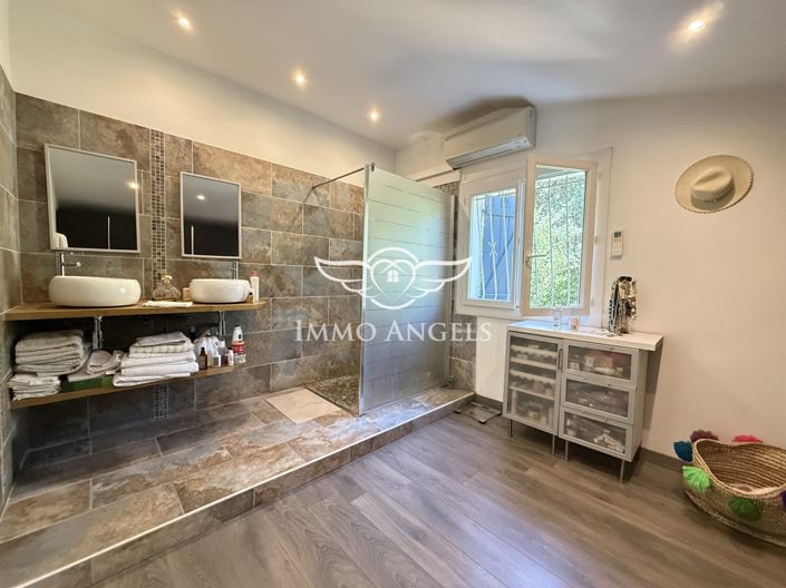 Image No.6-5 Bed House for sale