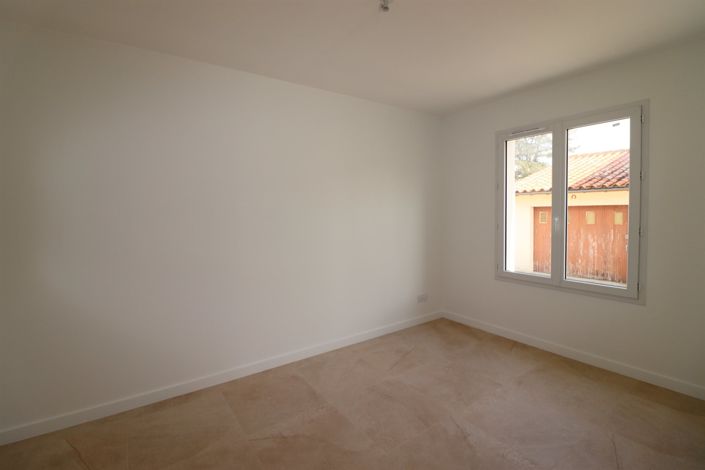 Image No.13-3 Bed House for sale