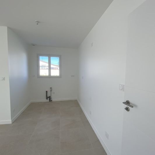 Image No.15-3 Bed House for sale