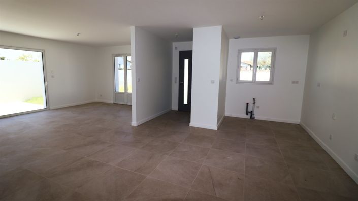 Image No.2-3 Bed House for sale