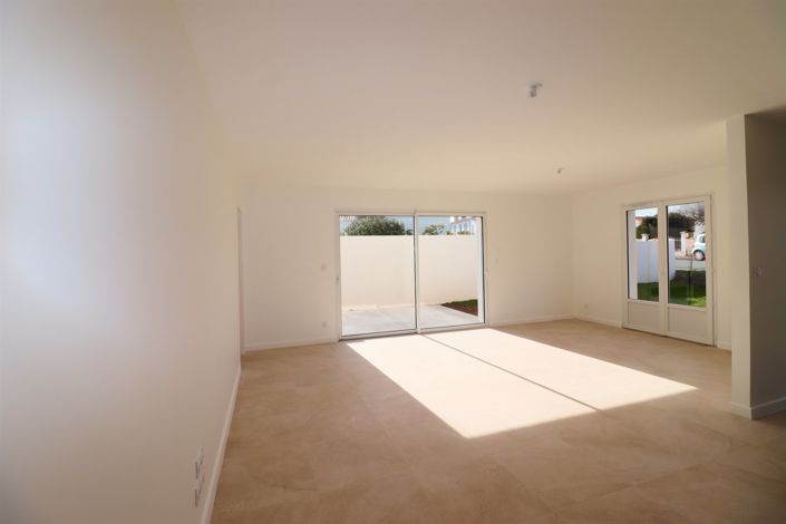 Image No.6-3 Bed House for sale