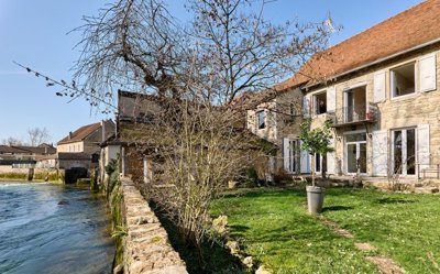 1 - Voiteur, Property
