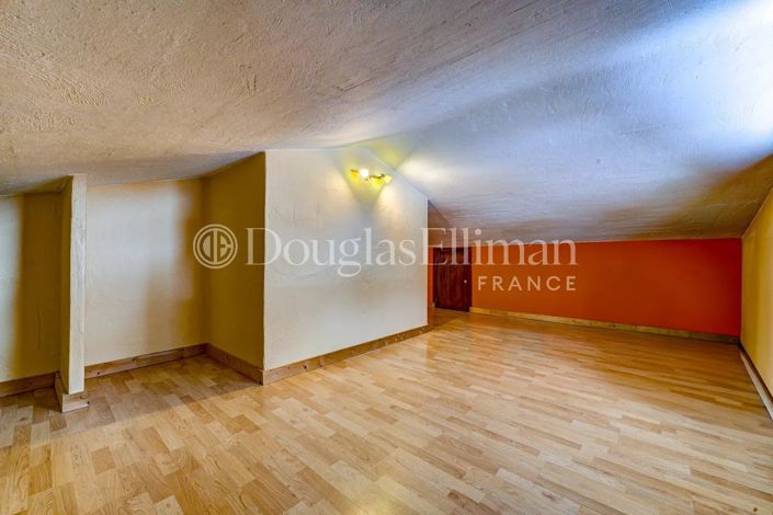 Image No.21-5 Bed House for sale