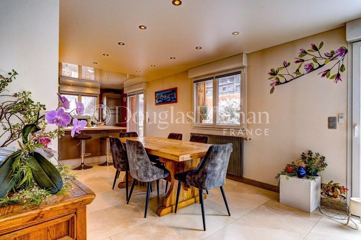 Image No.9-5 Bed House for sale
