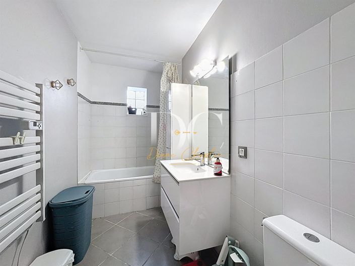 Image No.10-2 Bed House for sale