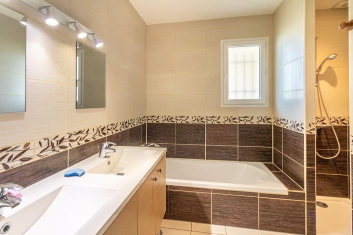 Image No.12-3 Bed House for sale