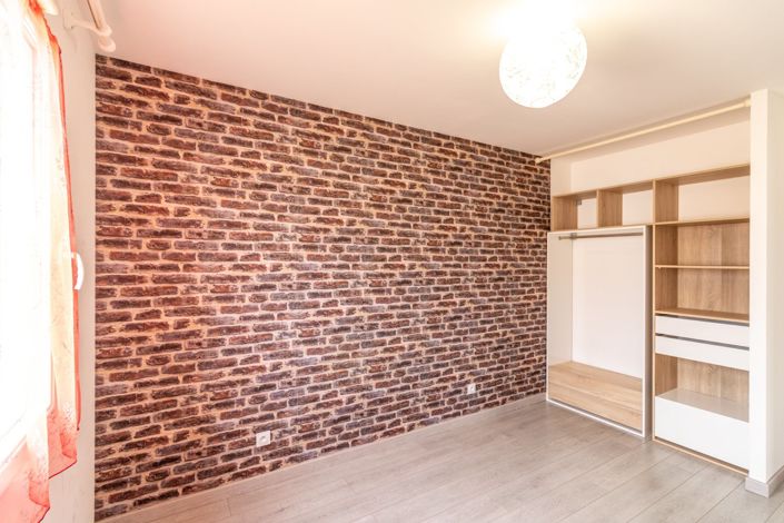 Image No.8-3 Bed House for sale
