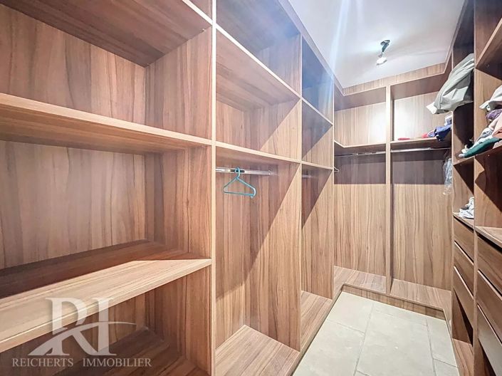Image No.17-4 Bed House for sale