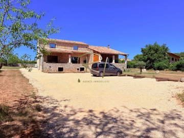 1 - Issirac, House
