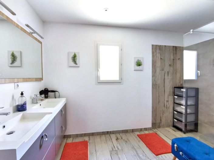 Image No.10-4 Bed House for sale