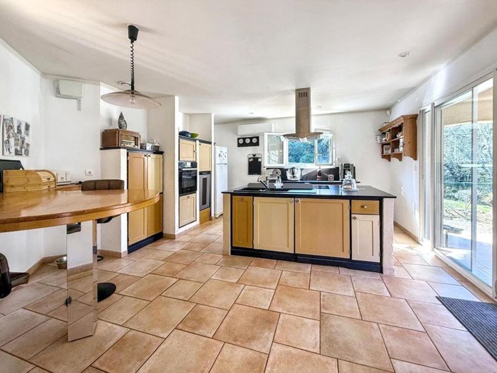 Image No.3-4 Bed House for sale