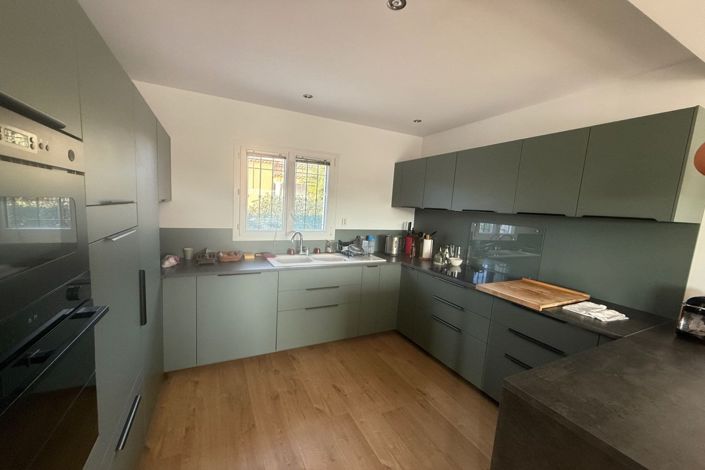 Image No.2-4 Bed House for sale