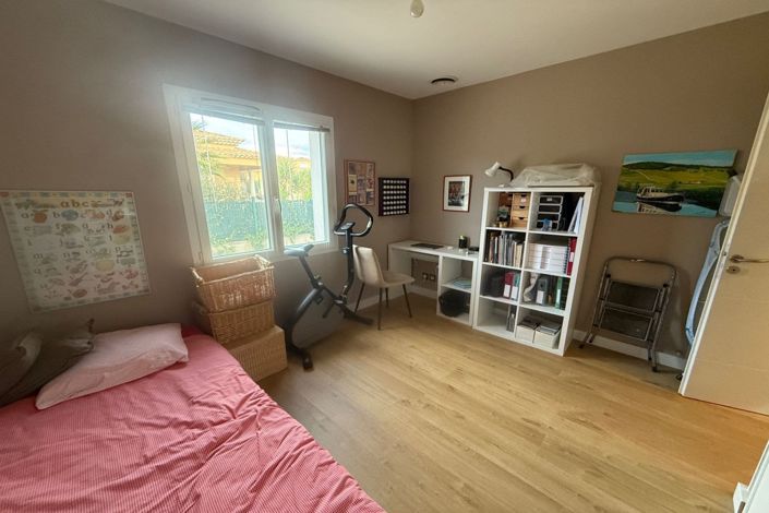 Image No.8-4 Bed House for sale