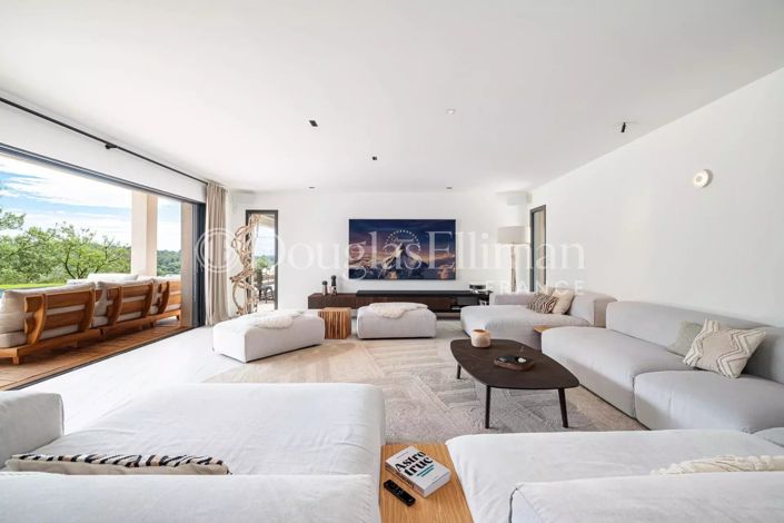 Image No.4-6 Bed House for sale