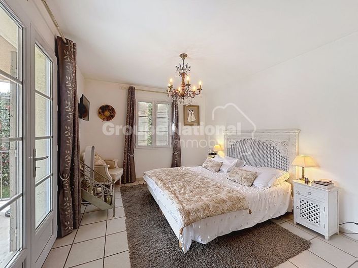 Image No.8-4 Bed Property for sale