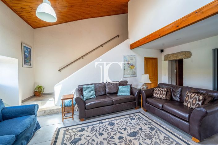 Image No.8-8 Bed House for sale