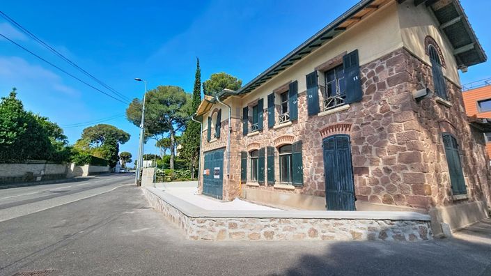 Image No.2-Maison de 4 chambres à vendre à Saint-Raphael