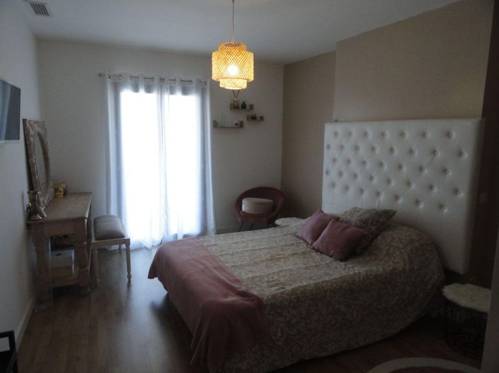 Image No.10-4 Bed House for sale