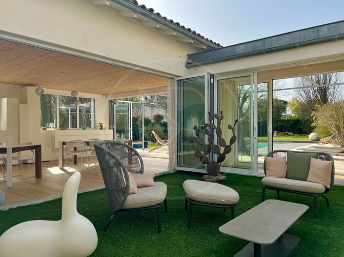 Image No.5-5 Bed House for sale