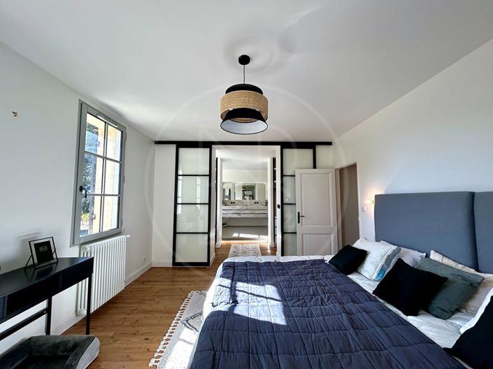 Image No.8-5 Bed House for sale