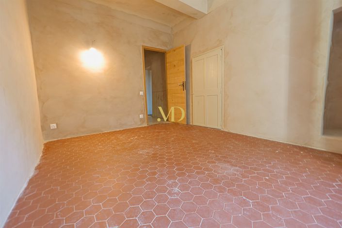 Image No.10-3 Bed House for sale