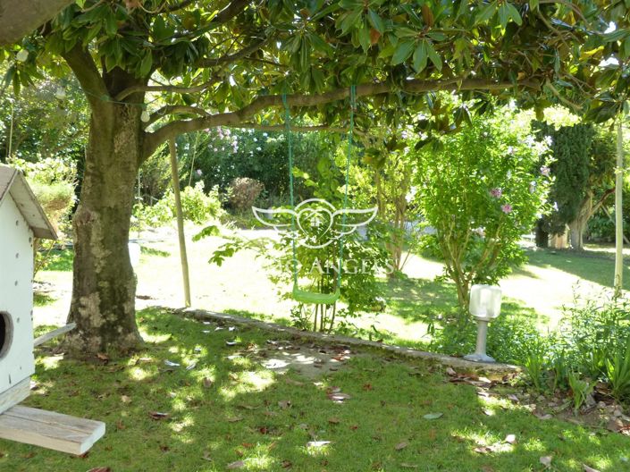 Image No.8-5 Bed House for sale