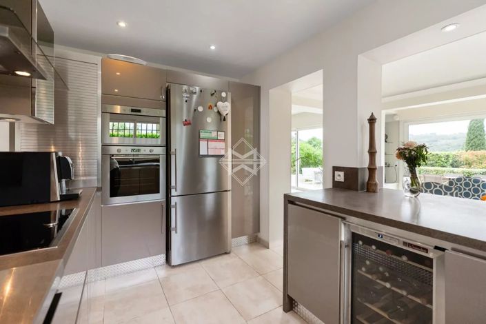 Image No.12-4 Bed House for sale