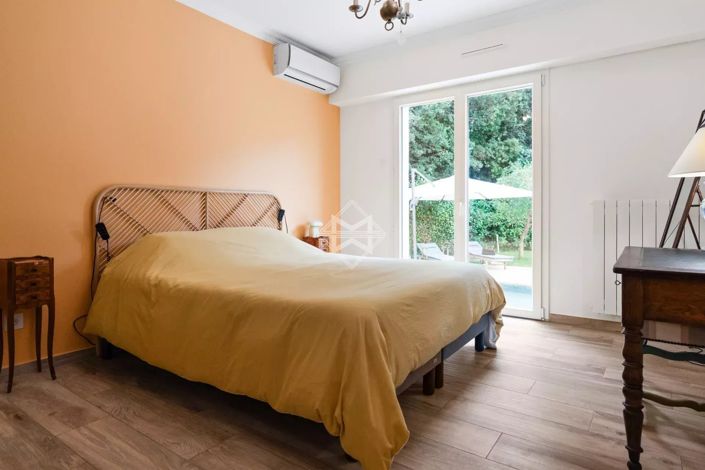 Image No.15-4 Bed House for sale