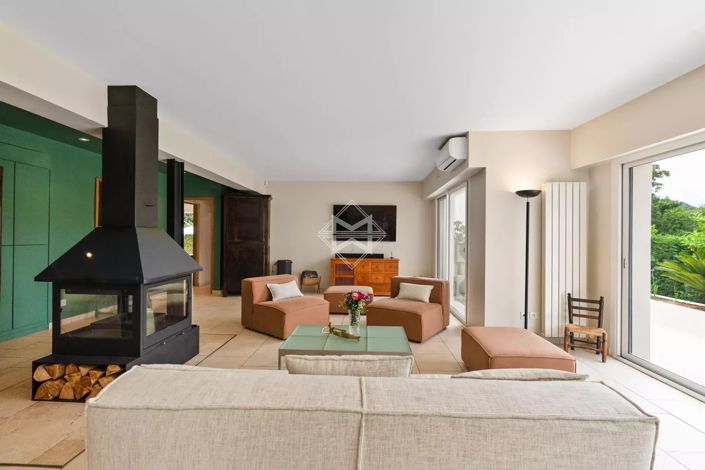Image No.8-4 Bed House for sale