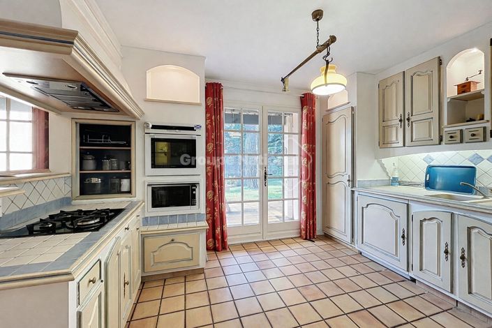 Image No.5-4 Bed Property for sale