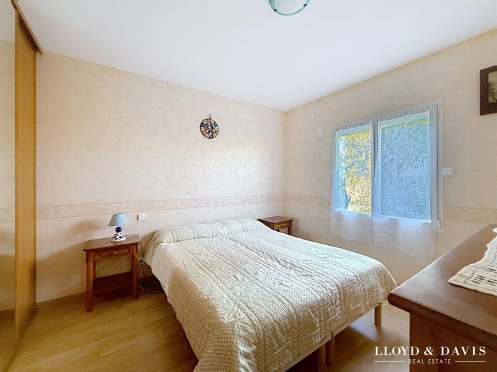 Image No.12-3 Bed House for sale