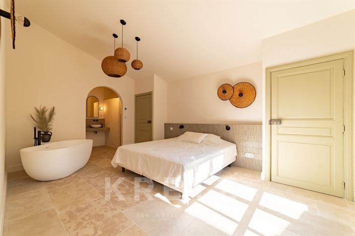 Image No.17-5 Bed House for sale