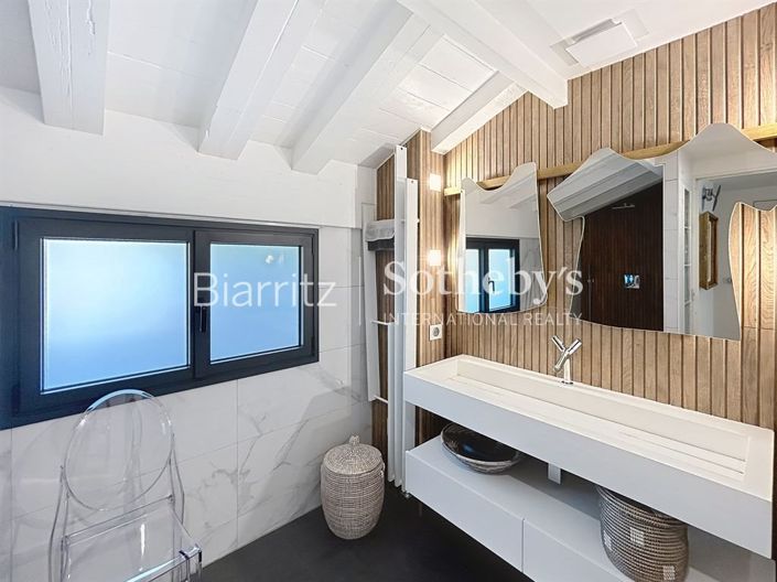 Image No.10-2 Bed House for sale