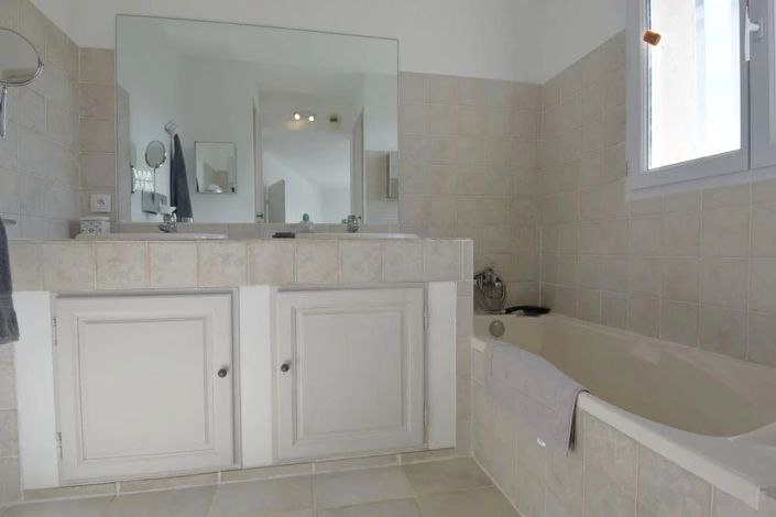 Image No.8-4 Bed House for sale