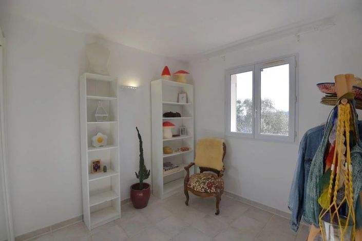 Image No.9-4 Bed House for sale